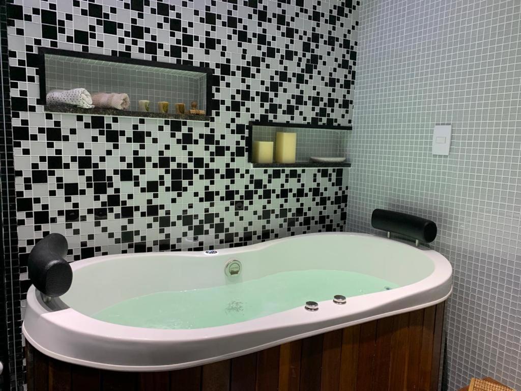 Maravilhoso Apartamento 2 Quartos Com Ofuro Porto Da Barra Salvador Summer Barra Flat Buitenkant foto